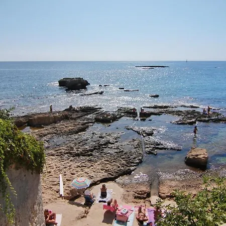 Couette-café Aruci 3*